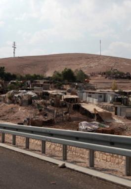 الخان الأحمر.jpg