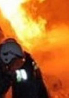 مقتل شخصين وإصابة آخرين جراء حريق في مخيم للمهاجرين باليونان