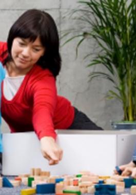 iStock_000007738331XSmall-Picking-up-toys-980x498