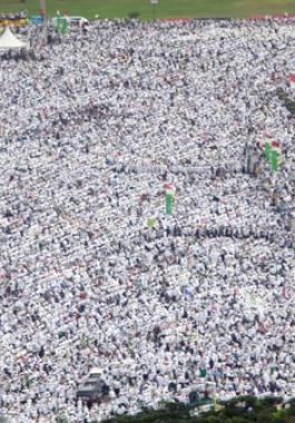 إندونيسيا.. عشرات الآلاف يتظاهرون ضد حاكم جاكرتا