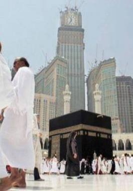 بالفيديو.. أغلى لاعب في العالم يؤدي العمرة!