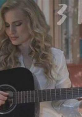 بالفيديو : شابة أميركية تغني '3 دقات'... وتشعل الانترنت!