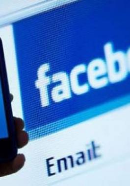 معلومات صادمة : فيسبوك تلتقط لك صورا سرية من دون أن تدري...والسبب