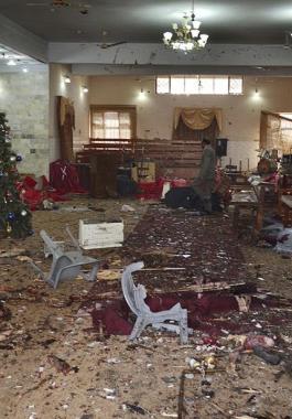 بالصور: مقتل خمسة أشخاص وإصابة آخرين إثر هجوم على كنيسة جنوب غرب باكستان
