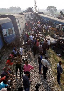 مصرع 50 قتيلا على الأقل إثر حادث قطار بالهند