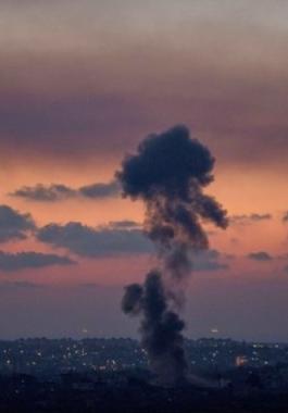 جيش الاحتلال يفجّر قذيفة قديمة شمال قطاع غزة.jpg