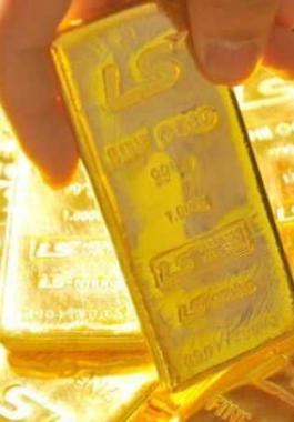 الذهب يهبط لأدنى مستوياته