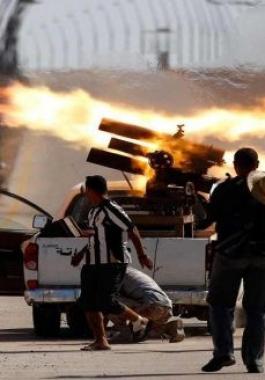 عودة الاشتباكات لطرابلس واستهداف مطار 