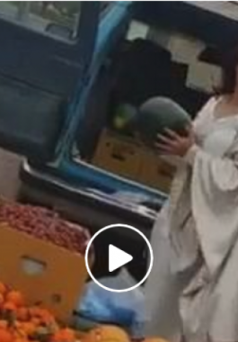 بالفيديو : كويتية تتسبب في أزمة مرورية خانقة بسبب البطيخ!
