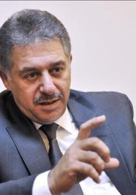 دبور يبحث مع السفير المصري لدى لبنان قضية إضراب الأسرى.jpg