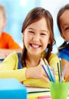 نصائح لسعادة طفلك في أول يوم له بالمدرسة