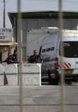 الاحتلال يفرج عن معلمة مقدسية بشرط الإبعاد عن المسجد الأقصى.jpg