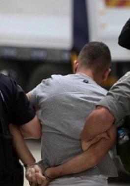 الاحتلال يعتقل شاب