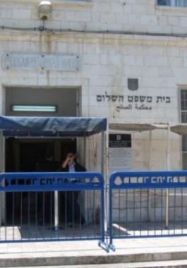 محكمة الاحتلال تقضي بسجن مقعد من القدس 35 عاما ودفع 330 ألف شيقل