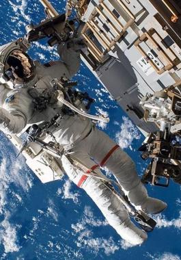 رائدا فضاء روسي وفرنسي يغادران محطة الفضاء الدولية