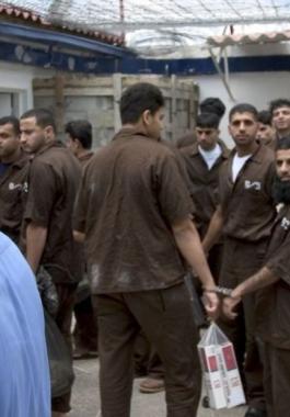 خلاف إسرائيلي حول منع زيارات أسرى حماس في السجون