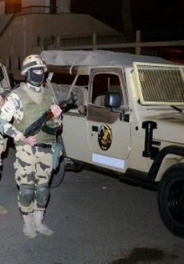 انتشار كثيف لوحدات الحيش المصري في ميادين القاهرة.jpg