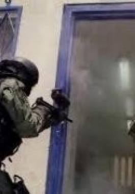 الاحتلال يقمع الأسرى المضربين عن الطعام في سجن نفحة.