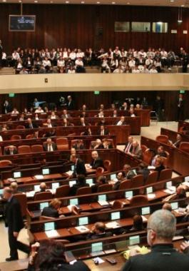 هآرتس تهاجم بشدة قانون 