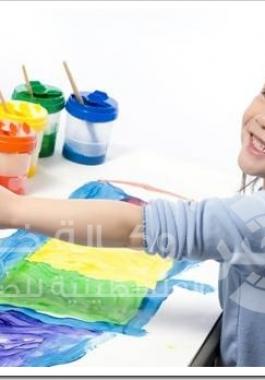 طفل يرسم