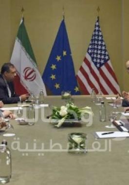 جانب من محادثات وزير الخارجية الأمريكي مع نظيره الإيراني في جنيف