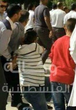 مستوطنين يعتدون على حراس الأقصى 