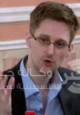 15031012474كشف سنودن عن قيام الولايات المتحدة بعمليات تنصت هائلة على الهواتف والإنترنت عبر العالم