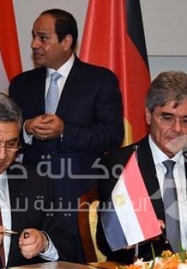 السيسي حضر توقيع العقد مع سيمنس.