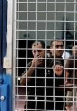 انتهاكات بحق الاسرى.jpg