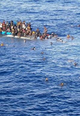 غرق 30 أفريقياً إثر انقلاب قاربهم قبالة ساحل اليمن
