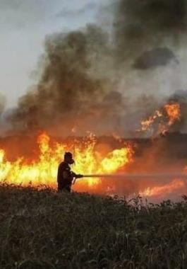 اندلاع 17 حريقًا في مستوطنات غلاف غزة بفعل الطائرات الحارقة