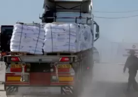 إدخال المساعدات الإنسانية إلى قطاع غزة