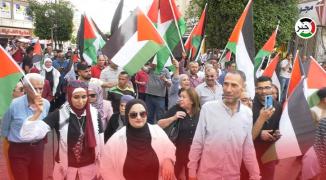 مسيرة أعلام فلسطينية وسط رام الله إسناداً لأهلنا في القدس