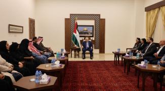 الرئيس عباس يستقبل وفدًا قطريًا