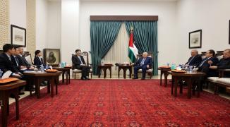 تفاصيل لقاء الرئيس عباس بالمبعوث الصيني الخاص لعملية السلام في الشرق الأوسط.jpg
