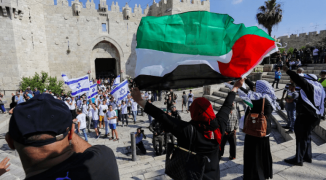 العلم الفلسطيني في مسيرة الأعلام