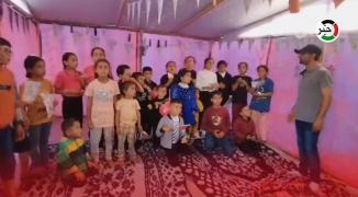فعالية ترفيهية للأطفال في مخيمات النزوح بمدينة دير البلح وسط قطاع غزة.jpg