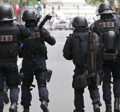 نشر 90 ألف شرطي في احتفالات الفرنسيين بأعياد الميلاد