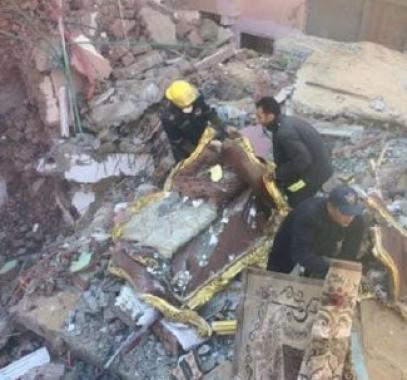 بالصور.. انهيار مبنى في المنصورة ومقتل 3 بينهم طفلة