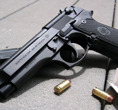 طفل لبناني بالرابعة من عمره يقتل أمه بالرصاص