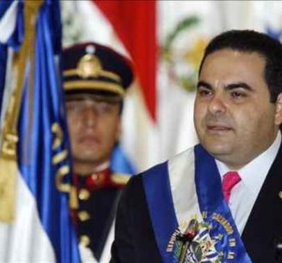 رئيس السلفادور السابق