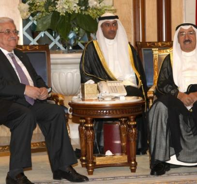 عباس يلتقي وفداً من وزارة التربية والتعليم الكويتية.jpeg