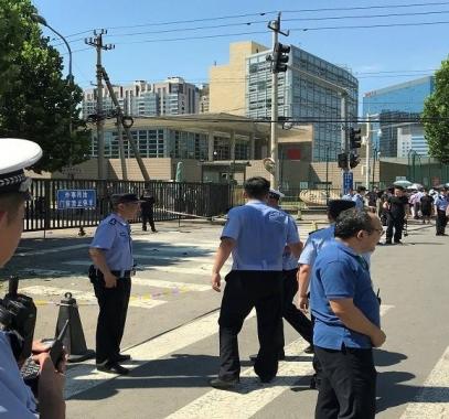 انفجار في السفارة.jpg