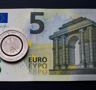 اليورو يرتفع بعد نتائج الانتخابات الفرنسية