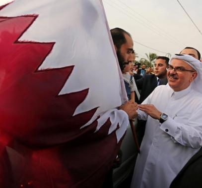 الإعلام العبري يزعم: قطر تُريد نقل الأموال إلى غزّة بطريقة جديدة