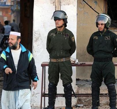 جزائري يضرم النار برئيس بلدية