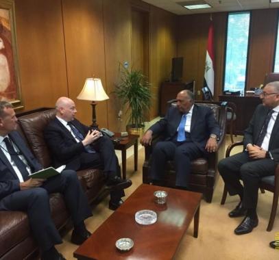 بهذه التغريدة...  غرينبلات يكتب عن الطائرات الورقية المُنطلقة من غزة
