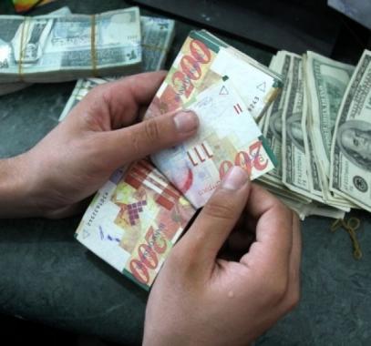 الاقتصاد تشرع بإنشاء دائرة لتنظيم محلات الصرافة في غزة