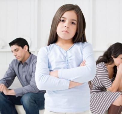 o-PARENTS-FIGHTING-KID-facebook-980x490