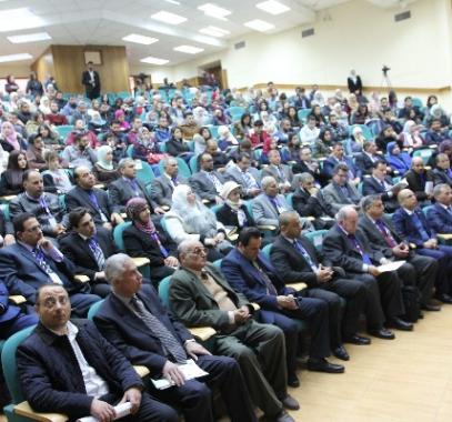 مؤتمرون يوصون بتهيئة بيئة مناسبة لتطبيق قواعد الحوكمة.JPG